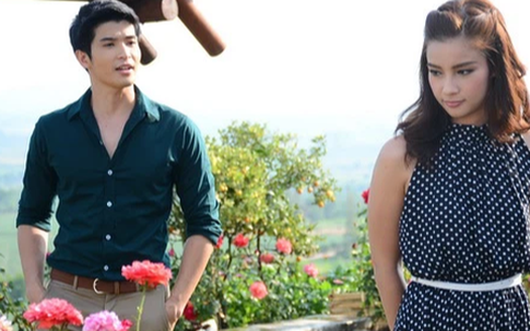 Ngày sinh nhật con, nhìn người phụ nữ ôm món quà to đùng bước xuống từ xe ô tô, tôi điêu đứng và lóng ngóng chân tay vì quá bất ngờ
