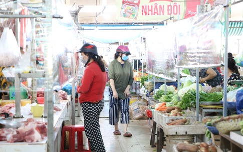 Người dân Sài Gòn đi chợ nhờ tổng đài đặt lịch