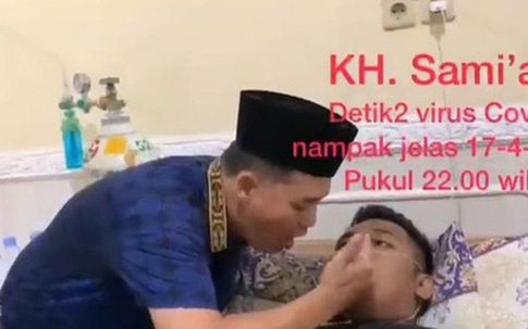 "Thần y" Indonesia tử vong sau khi hít hơi thở của bệnh nhân Covid-19