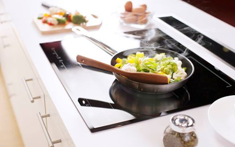 5 điều người đun nấu bằng bếp từ nhất định phải làm đúng nếu muốn bếp bền và đẹp như mới