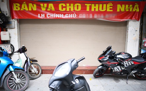 Hàng loạt nhà phố cổ Hà Nội treo biển cho thuê, bán nhà