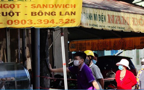 Sóc Trăng: Người dân xếp hàng mua bánh mì