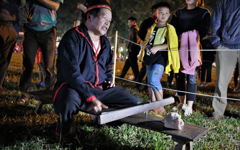 Khiêng người chết đi đêm xuyên rừng để... chôn trộm và những hủ tục lạc hậu cần phải được loại bỏ