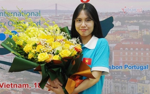 Nữ sinh Phú Thọ bật khóc vì 'đổi màu' huy chương Olympic quốc tế