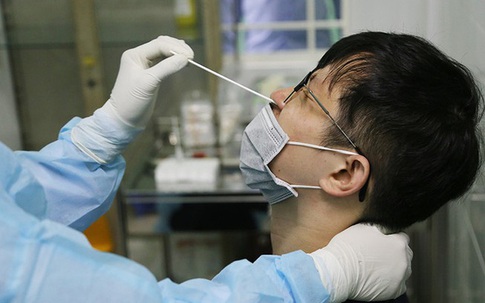 Hà Nội thêm 23 ca nhiễm SARS-CoV-2 mới, có 12 người xét nghiệm nhiều lần mới "ra" dương tính