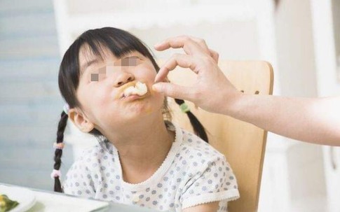 Con gái 5 tuổi ngực đã nổi cục, bác sĩ nói dậy thì sớm vì bố mẹ cho ăn nhiều 1 món mà nhiều người Việt cũng nghĩ là bổ dưỡng