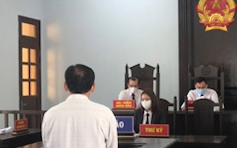Cha lĩnh 15 tháng tù vì bắt trói bạn trai của con gái