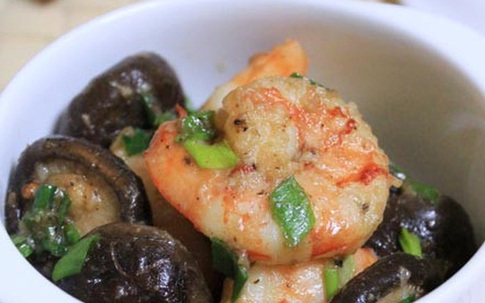 Tôm kho nấm hương giàu dinh dưỡng cho cả nhà