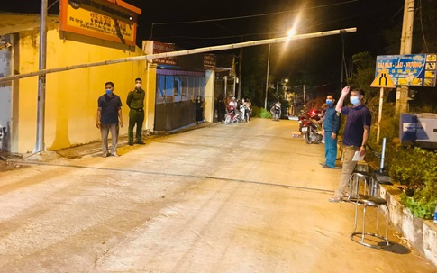 Đang cách ly tại nhà người phụ nữ ở Thanh Hóa vẫn đưa con ra chợ, ăn sáng