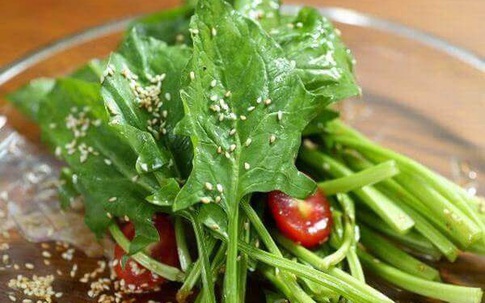 Không ăn cải bó xôi theo cách này, nếu thuộc 3 nhóm người này nên hạn chế mặc dù biết đó là "siêu thực phẩm"