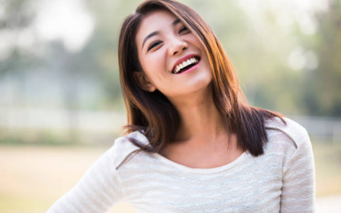 Cô gái bị người yêu chia tay vì "dễ cười quá mà lại còn cười to"