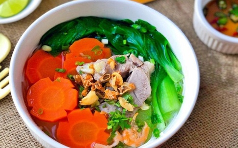 Mẹ chồng dậy từ 4h để chuẩn bị bữa sáng cho cả nhà