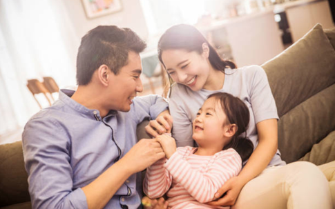 Khi trẻ nóng nảy, cha mẹ chỉ cần thực hiện 8 bước sau sẽ kiềm chế được trẻ