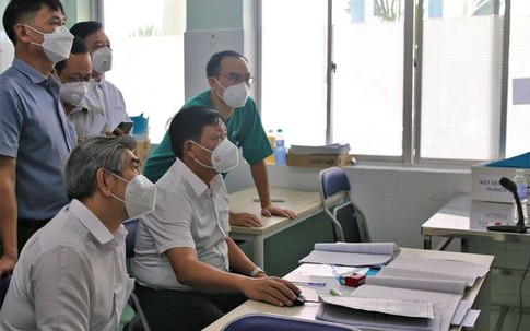 Thứ trưởng Bộ Y tế Đỗ Xuân Tuyên: Trung tâm Hồi sức tích cực tỉnh Tiền Giang phải sẵn sàng ứng phó với mọi tình huống dịch bệnh