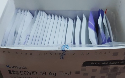 Dịch COVID-19 phức tạp, tiểu thương ở TP Hồ Chí Minh vẫn kinh doanh thiết bị y tế, kít xét nghiệm bất hợp pháp