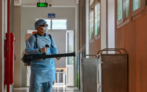 Bộ Y tế: Tuyệt đối không phun khử khuẩn lên người nhân viên y tế, bệnh nhân