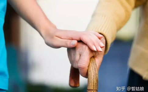 Không phải ăn ngon hay dùng thực phẩm bổ sung, đây mới là điều bất kì ai cũng cần làm ngay cho bố mẹ mình