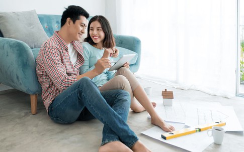 Đàn ông vốn thích chủ động nhưng nếu anh ấy để bạn 'nắm dây cương' ở 3 nơi này thì chắc chắn bạn cực quan trọng với họ