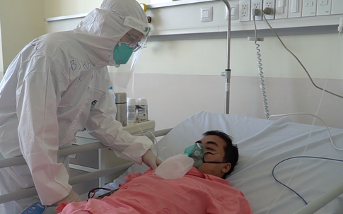 Bệnh nhân COVID-19 nguy kịch được cứu sống nhờ tin nhắn cầu cứu của vợ trên fanpage bệnh viện