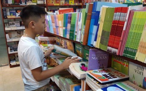 Đề nghị sách giáo khoa là mặt hàng thiết yếu để vận chuyển đến nhà trường, học sinh