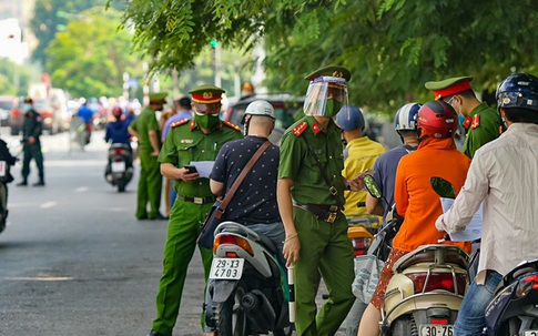 Hà Nội: Nam thanh niên tự làm giấy đi đường giả để "qua mặt" lực lượng chức năng