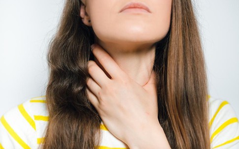 Cải thiện khản tiếng kéo dài do hạt xơ dây thanh hiệu quả, an toàn nhờ sản phẩm thảo dược