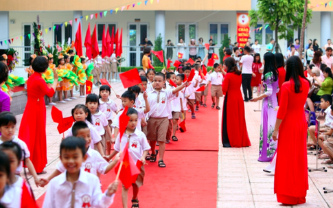 Sáng 5/9 tới đây, hàng vạn học sinh Hà Nội đồng loạt khai giảng năm học mới bằng hình thức trực tuyến