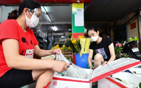 Đồ cúng rằm tháng bảy được bán chung với hàng thiết yếu