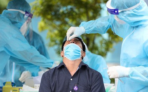 Chỉ bị sốt, tự đi xét nghiệm, người đàn ông bất ngờ dương tính, Thủ đô công bố 36 ca COVID-19 trong ngày