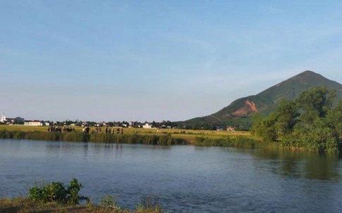Hai chị em đuối nước khi tắm sông