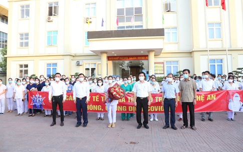 152 cán bộ y tế Hà Tĩnh chi viện Nghệ An chống dịch