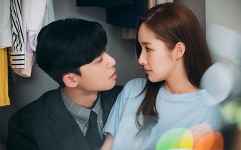 Cô ấy yêu tôi hay chỉ đào mỏ?