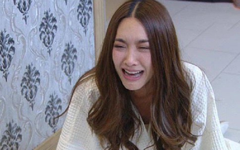 Nghe tiếng khóc của đứa con nhỏ bên nhà hàng xóm, tôi chạy sang thì bàng hoàng khi biết chồng đã bế con lớn bỏ đi