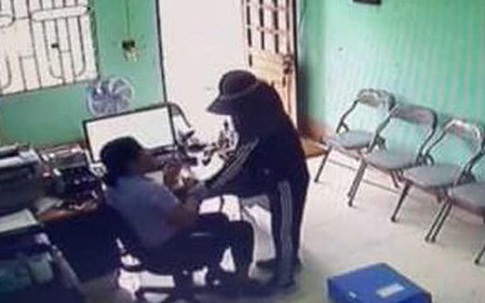 Hà Tĩnh: Bắt người phụ nữ cầm dao đe dọa cán bộ quỹ tín dụng để cướp