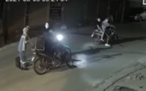 Hà Nội: Nữ công nhân môi trường bị chặn đường, cướp xe máy trong đêm