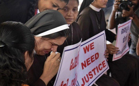 Linh mục hiếp dâm thiếu nữ Ấn Độ đòi cưới nạn nhân để tránh ngồi tù