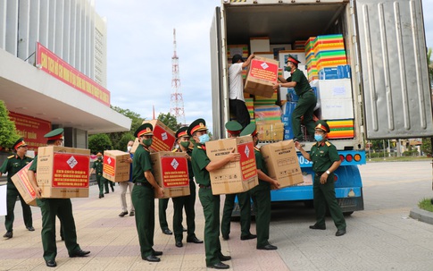 Thừa Thiên Huế: Bộ đội căng mình chống dịch, vừa kêu gọi, quyên góp nhu yếu phẩm gửi vào TP. HCM