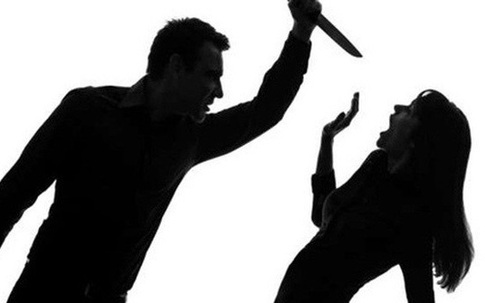 Mâu thuẫn trong lúc ăn cơm trưa, chồng dùng dao đâm vợ tử vong