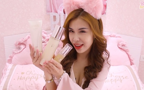 Hóa thân theo phong cách Blackpink, Pinky Honey skincare đầy đủ 3 bước thần thánh để có làn da mộc chuẩn xịn như sao Hàn