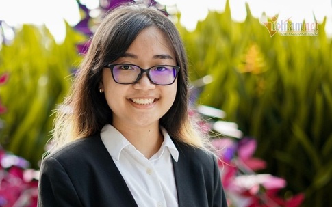 Nữ sinh được khắc tên lên 'bảng vàng' ở trường phổ thông Singapore