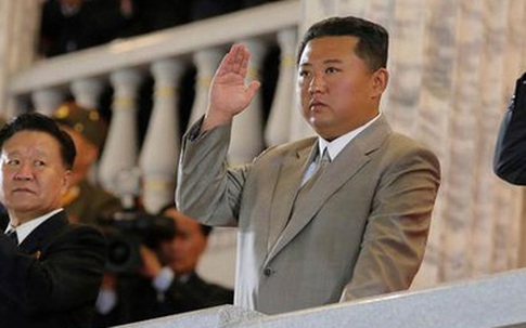 Ông Kim Jong-un lại xuất hiện với ngoại hình gây chú ý