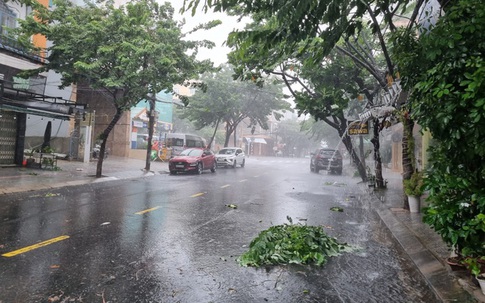 Thông tin mới nhất về bão số 5: Đà Nẵng, Hội An mưa rất to