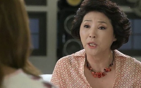 Mẹ chồng đưa 300 triệu kèm lời đề nghị khiến tôi rơi nước mắt