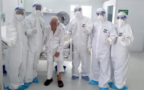 'Ông ngoại 83 mùa xuân' hạnh phúc trở về nhà sau 2 tuần điều trị tích cực