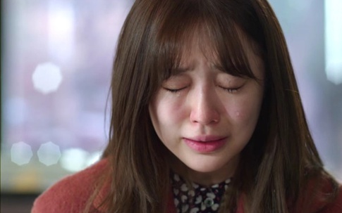 Mẹ mới mất 1 năm bố đã đòi tái hôn, tôi tức giận cắt đứt quan hệ nhưng một năm sau về quê, tôi nước mắt lưng tròng gọi người phụ nữ đó là mẹ