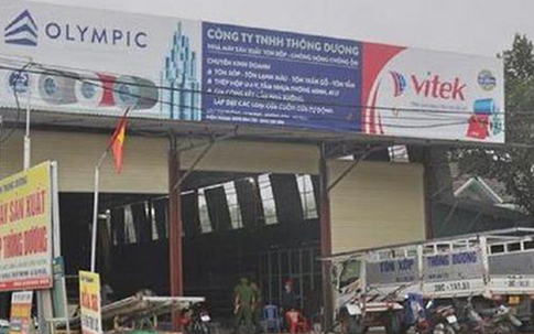 Giám đốc công ty bị máy cán tôn cuốn tử vong trong ngày đầu hoạt động trở lại