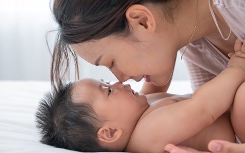 “Da kề da” - Tăng kết nối giữa ba mẹ và con trẻ trong thời gian giãn cách