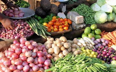 Giá rau đắt ở siêu thị, chợ dân sinh trong khi vùng trồng thì "rẻ rề"