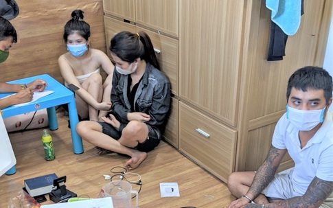 2 hot girl cùng bạn trai dự tiệc ma túy trong phòng trọ