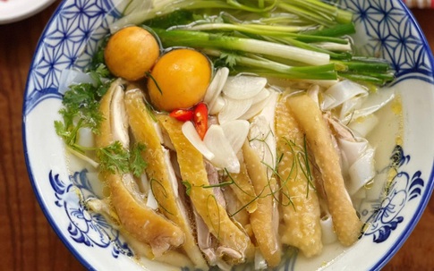 Đơn giản làm món phở gà ấm bụng bữa sáng